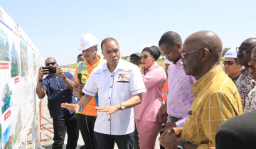 ​Prof. MBARAWA AKAGUA UJENZI WA SGR KIPANDE CHA MWANZA - ISAKA